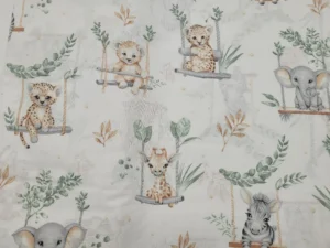 Tela para decoracion animales de la selva en columpio