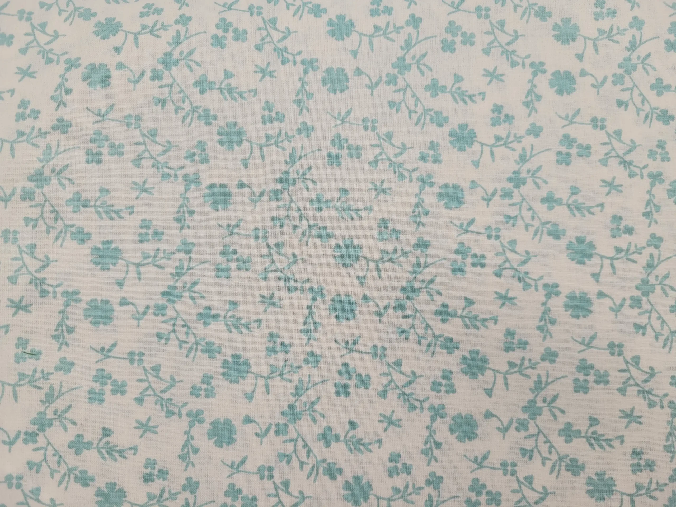 Tela para decoracion flores azules pequeñas